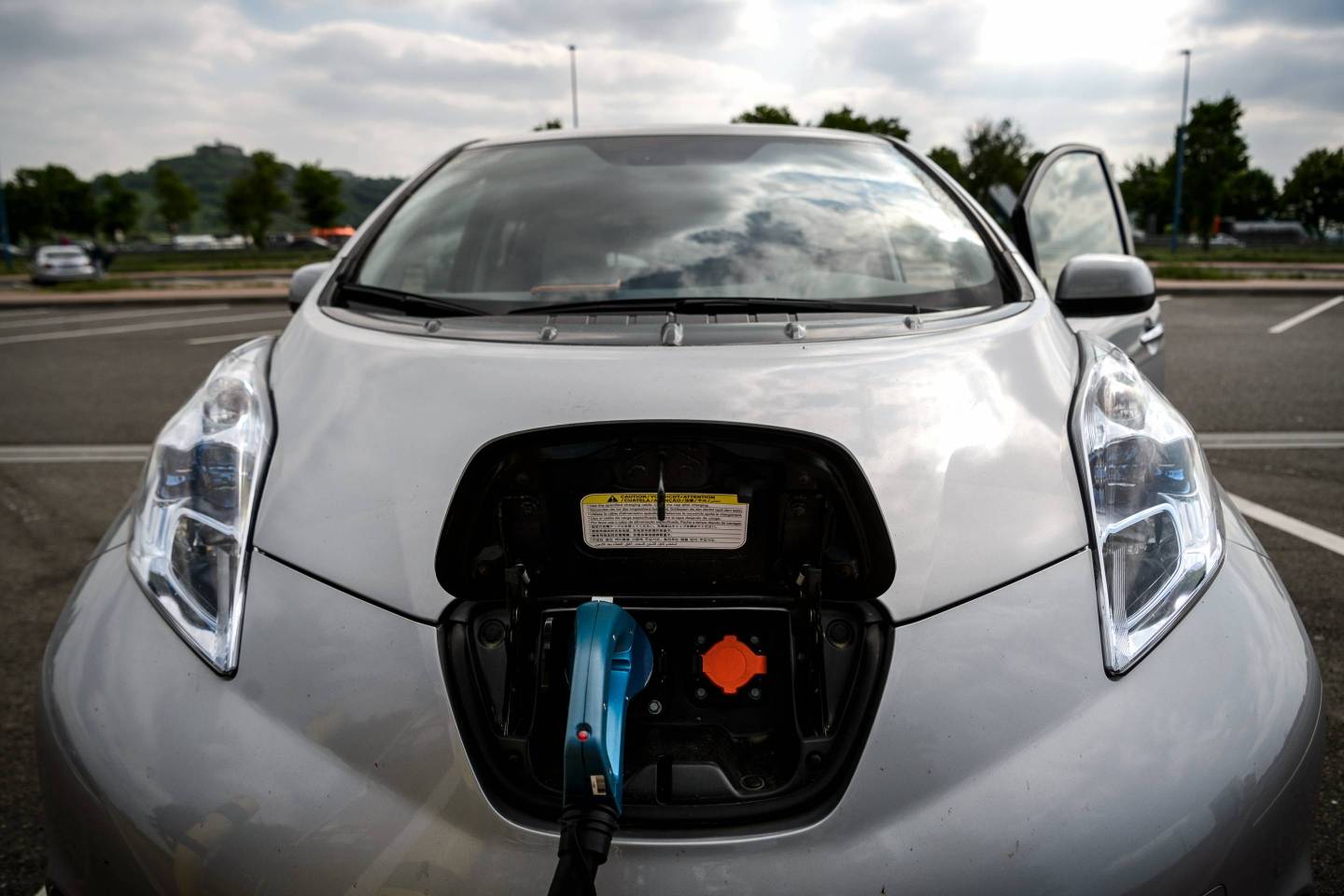 Charge columns for electric cars