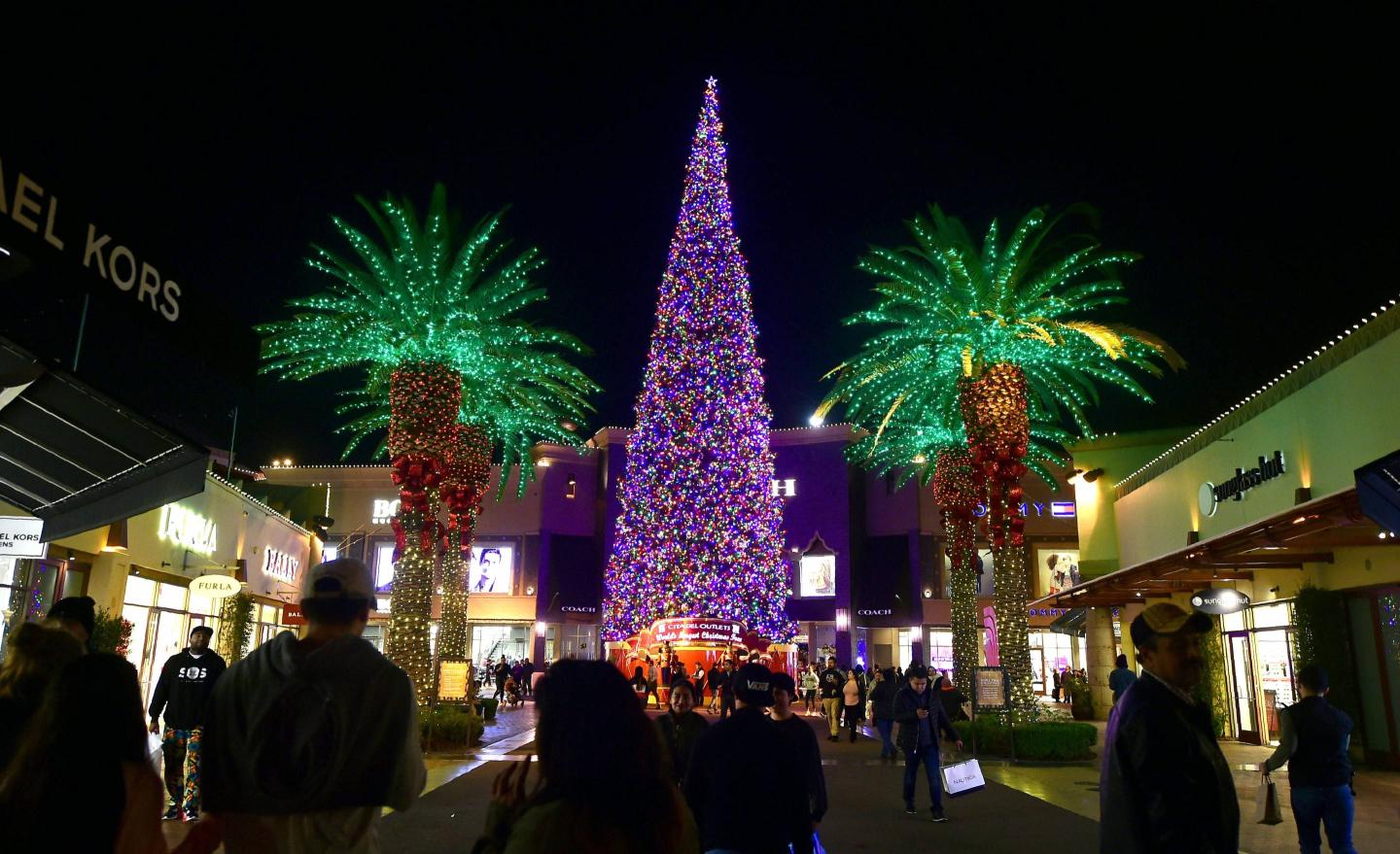 US-CHRISTMAS-LIGHTS