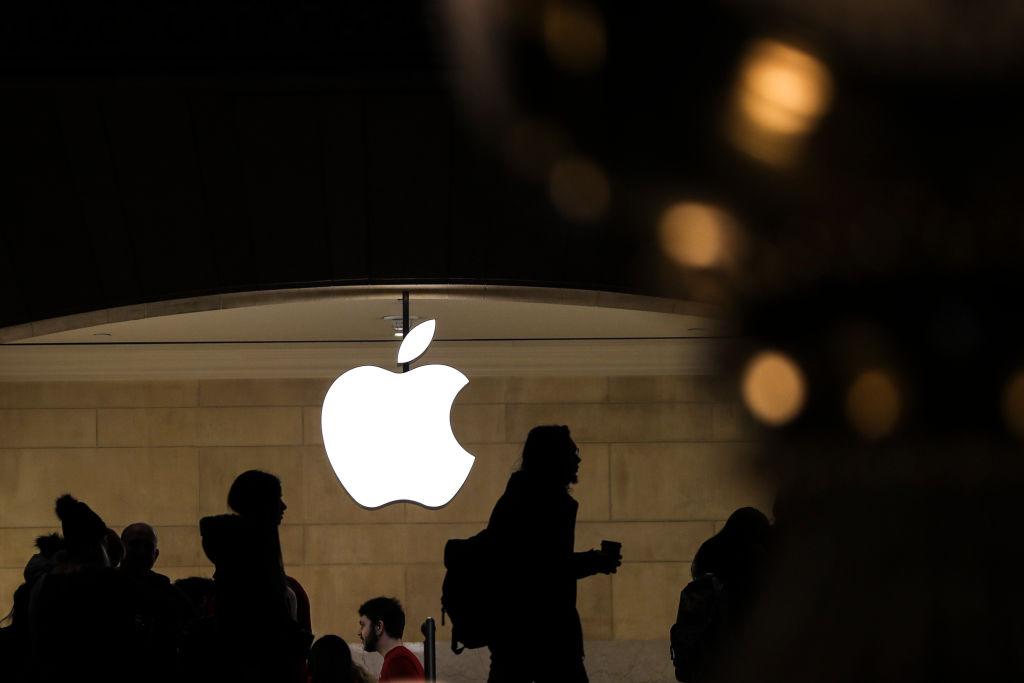 Apple's Warning On Revenue Forecast Sends Markets Down