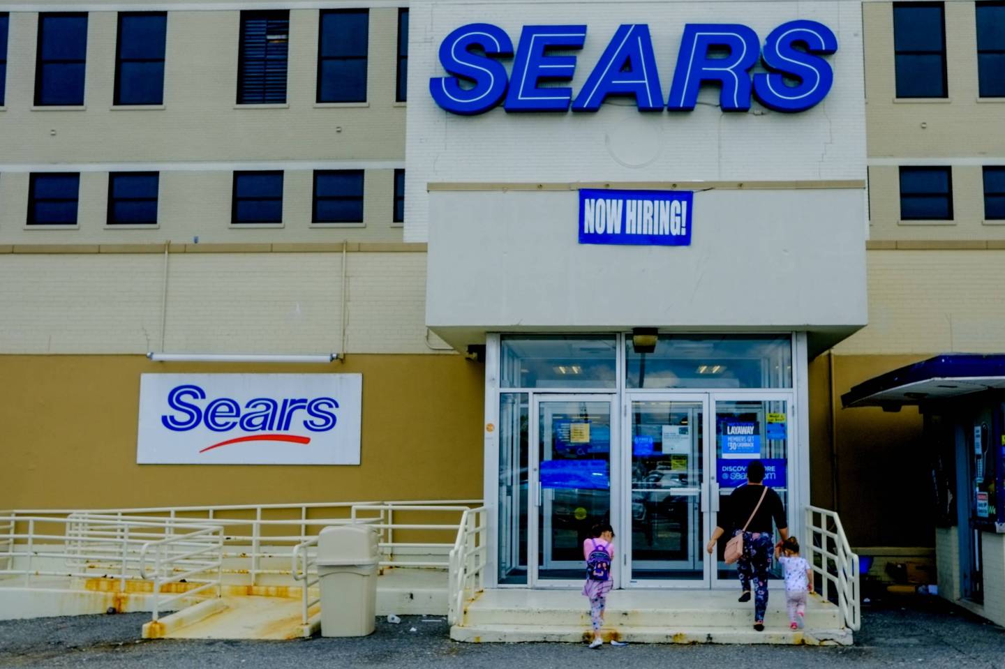 Sears lines up emergency financing due to potential bankruptcy