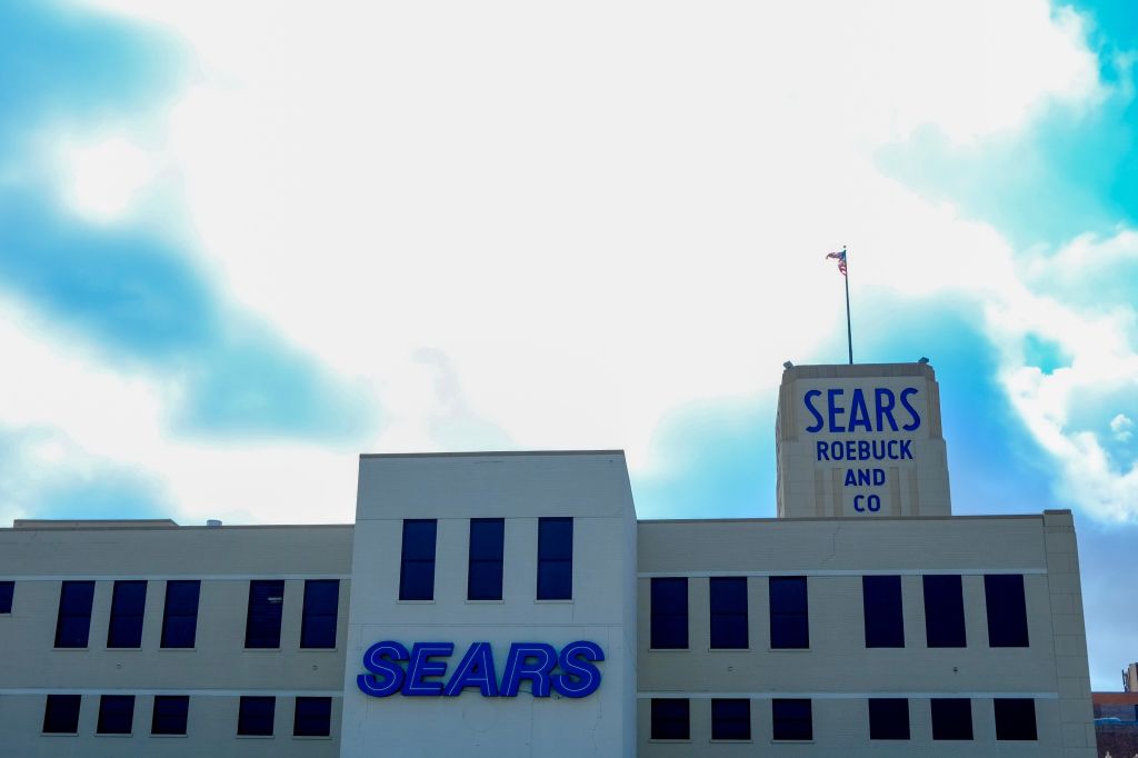 Sears lines up emergency financing due to potential bankruptcy