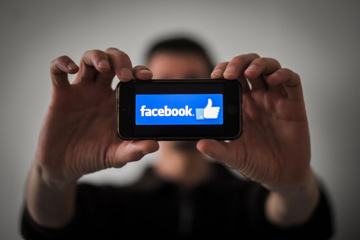FRANCE-SOCIAL-NETWORK-FACEBOOK-TECHNOLOGY