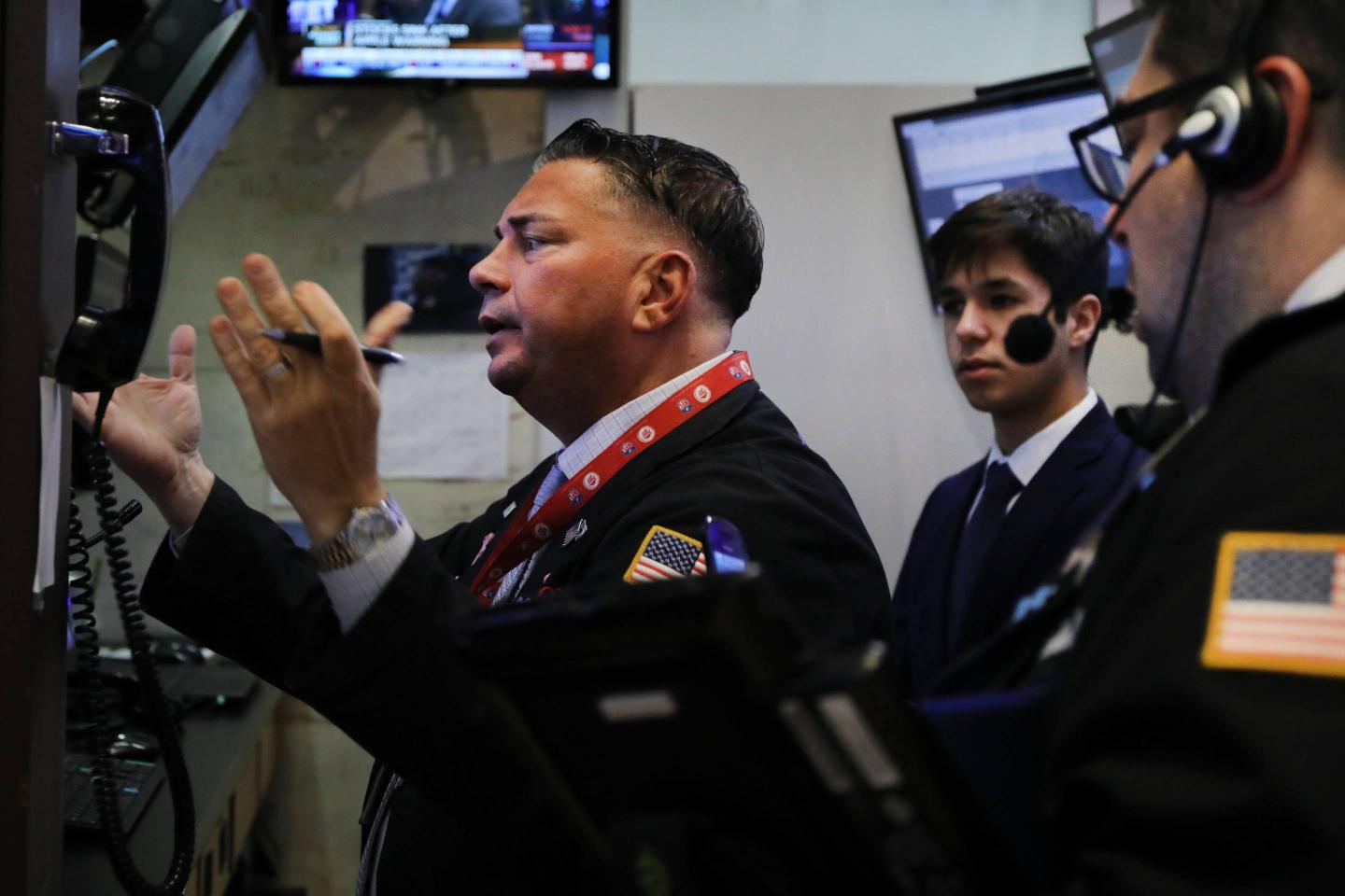 Apple's Warning On Revenue Forecast Sends Markets Down