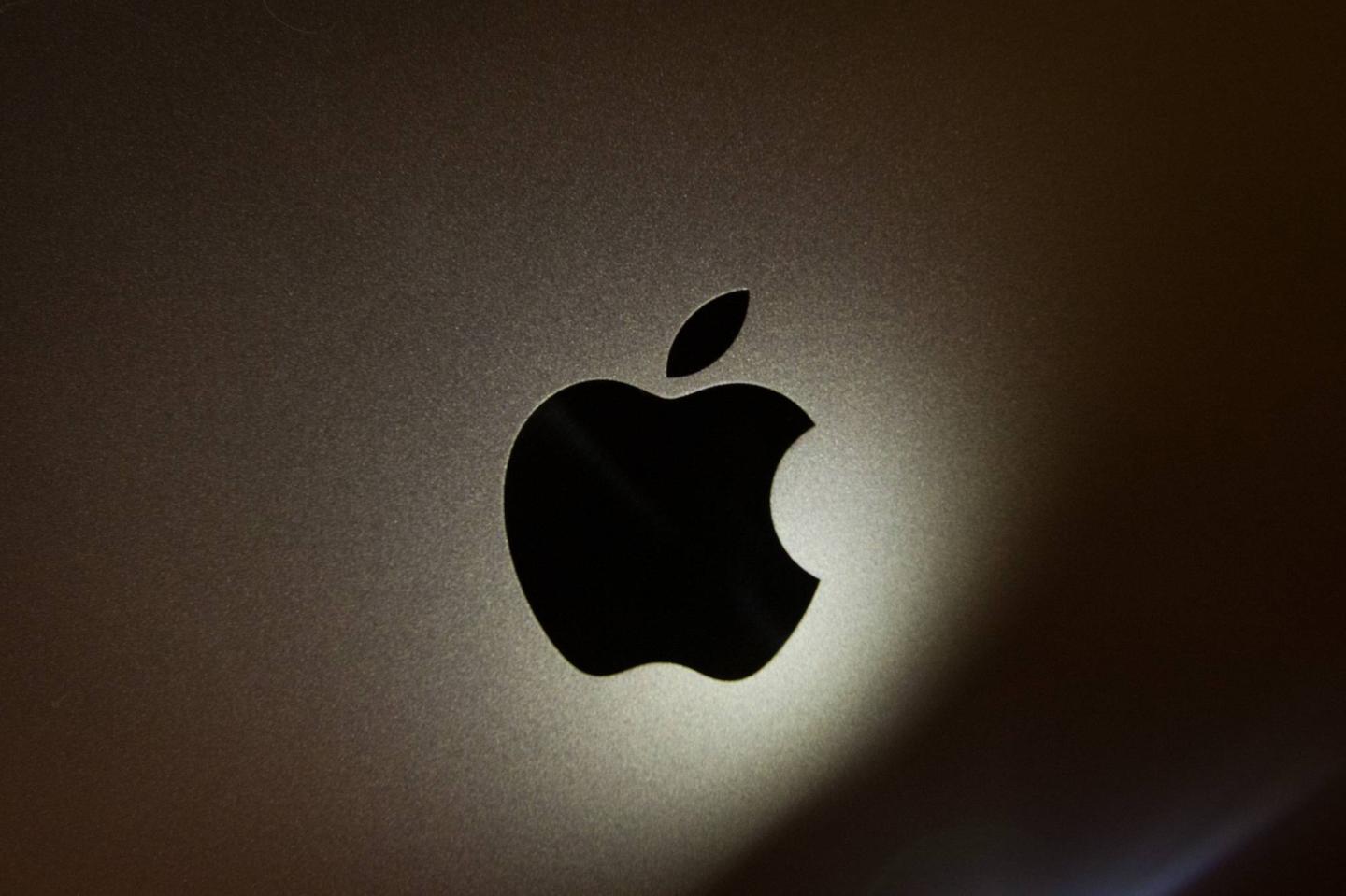 Researchers discover Apple mac malware that affects cryptocurrency exchanges.