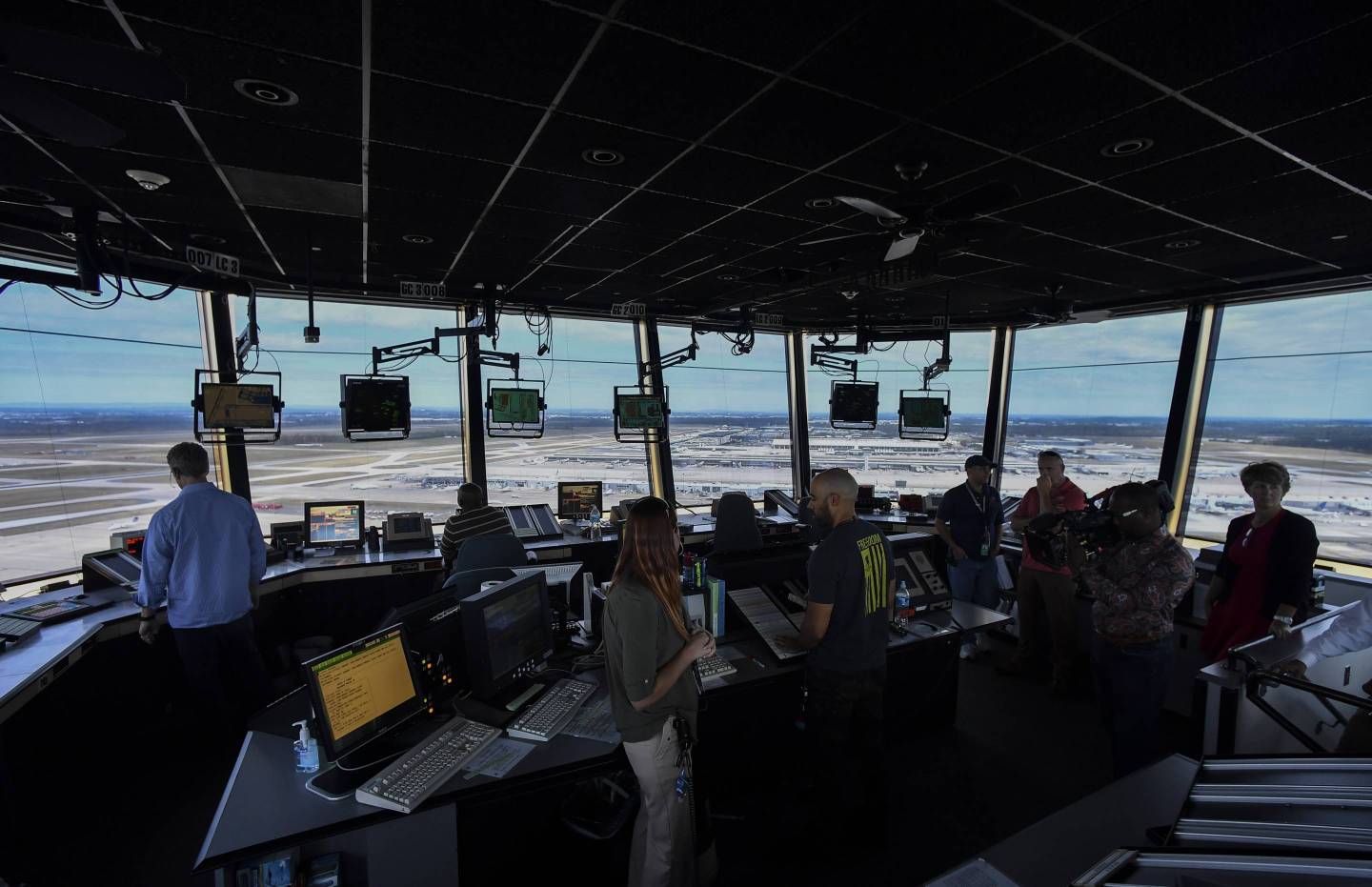 DULLES, VA - SEPTEMBER 27: The scene in the air traffic control