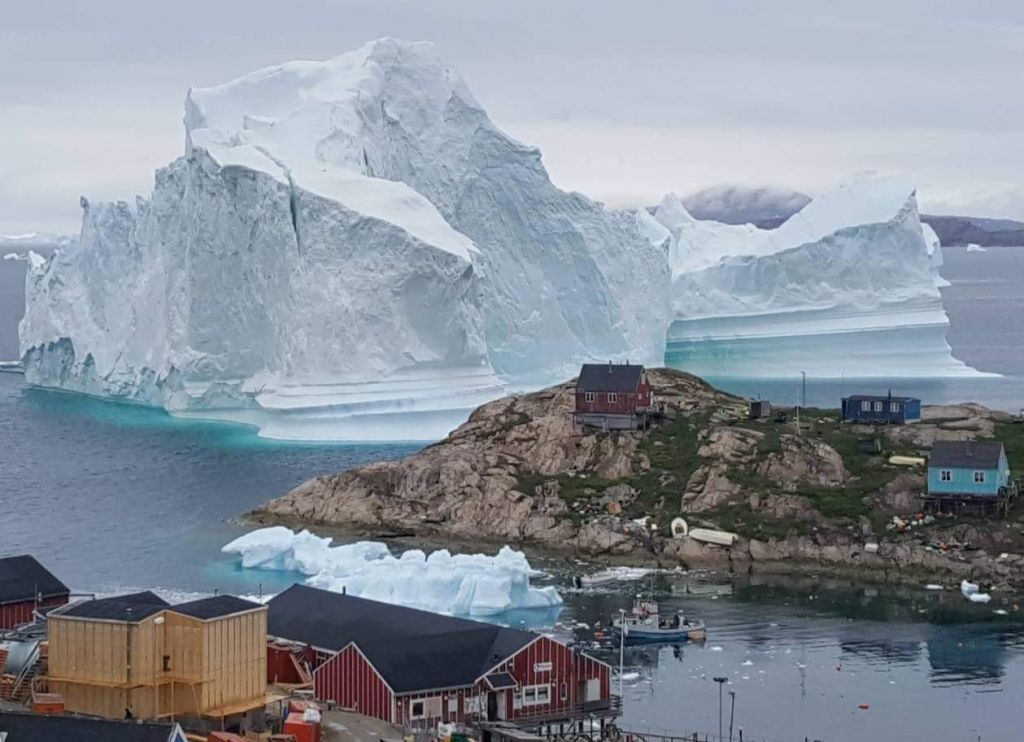 GREENLAND-NATURE-ENVIRONMENT-ICEBERG