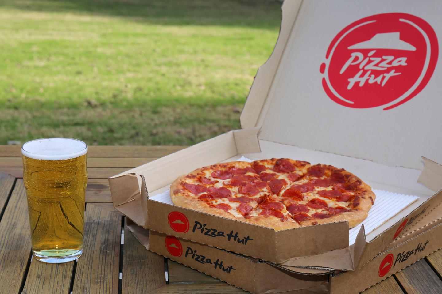 Pizza Hut expands beer delivery just in time for Super Bowl LIII.