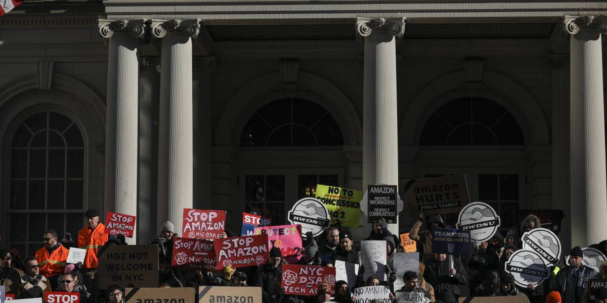 Amazon Reportedly Reconsidering New York HQ Amid Opposition | Fortune