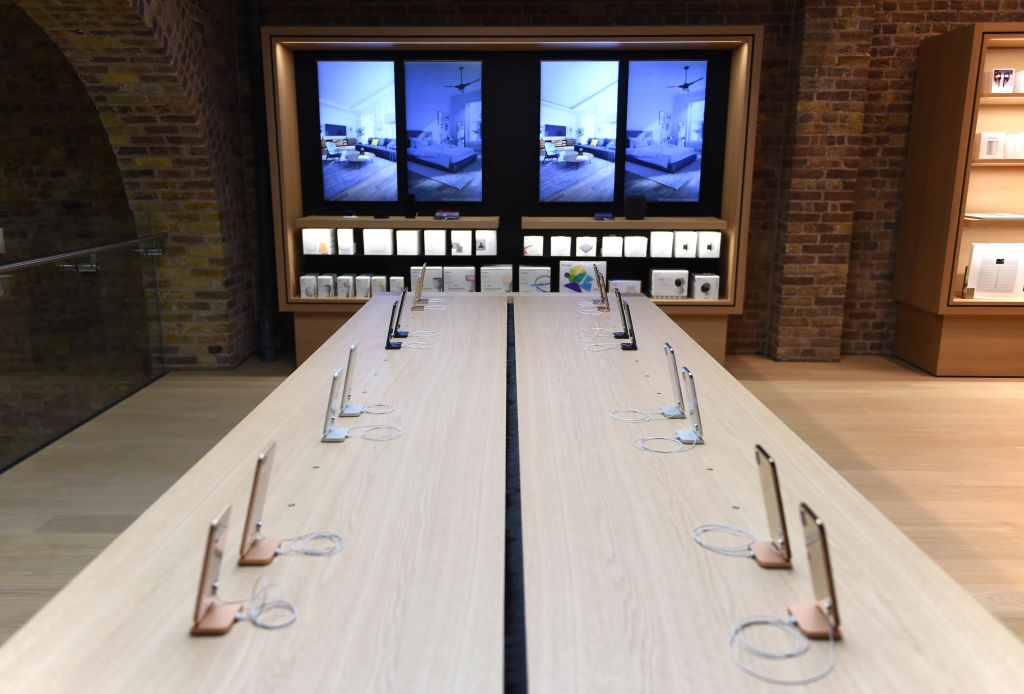 Apple Covent Garden Re-opening And iPhone XR Launch