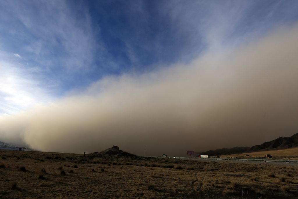 TOPSHOT-CHINA-WEATHER-SANDSTORM