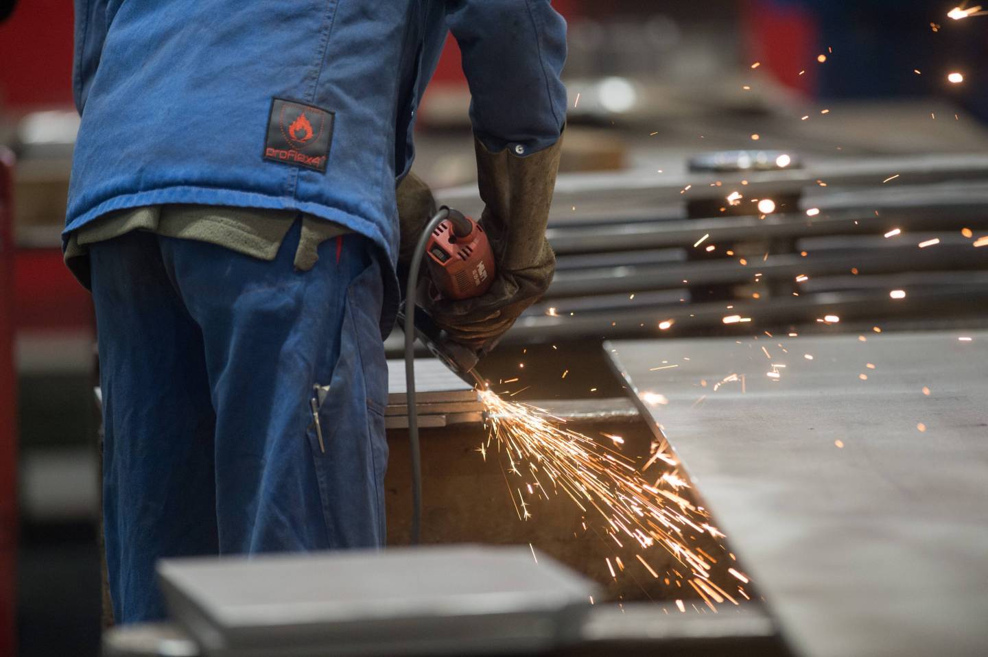 Haselhoff visits steel constructor in Magdeburg