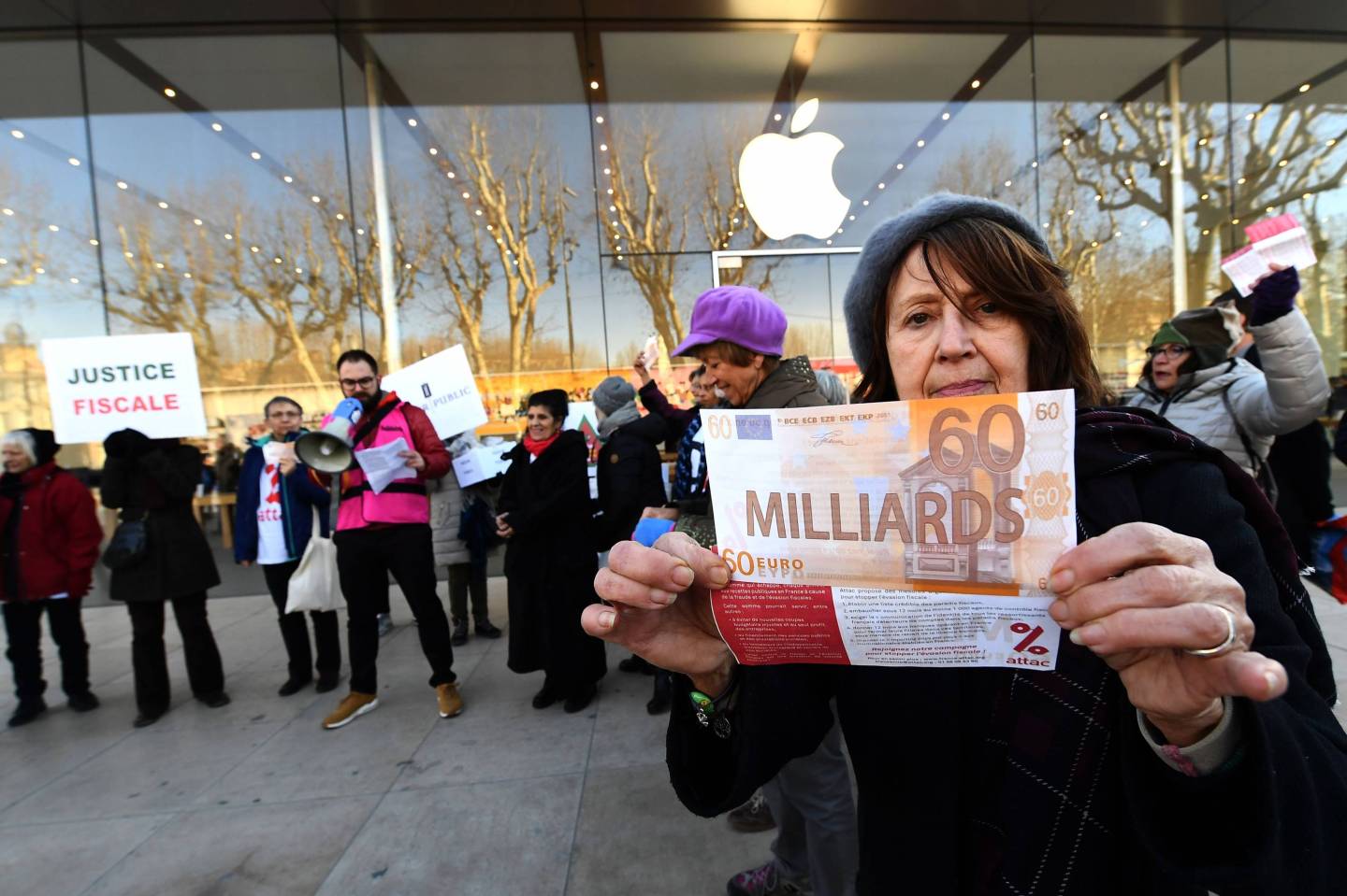 FRANCE-ECONOMY-TECHNOLOGY-APPLE-DEMO