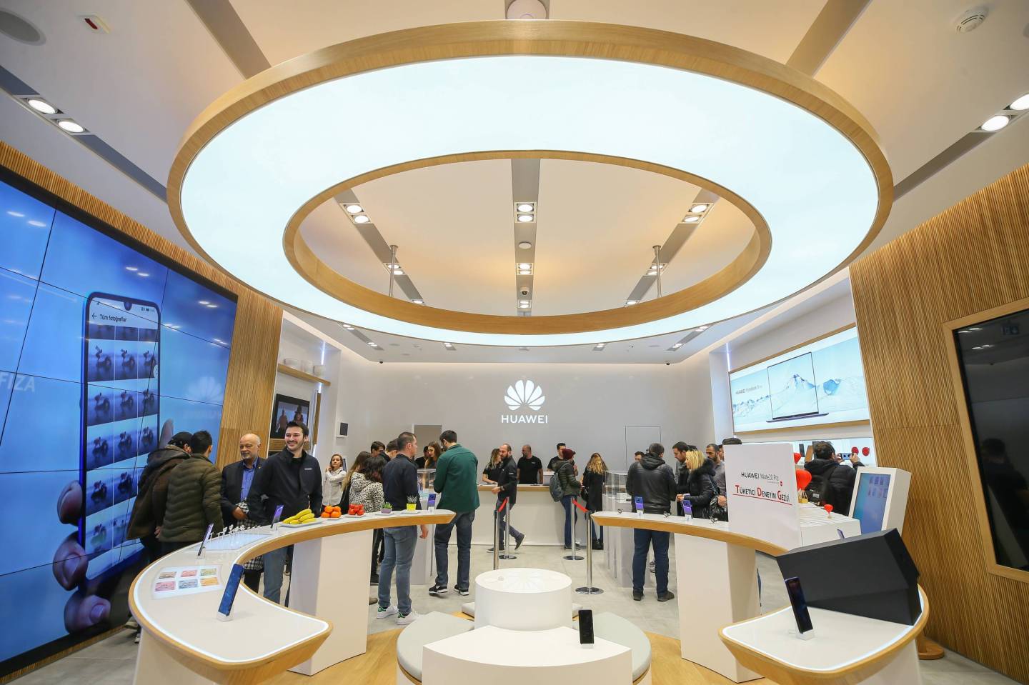 Turkey's first Huawei "experience store" in Izmir