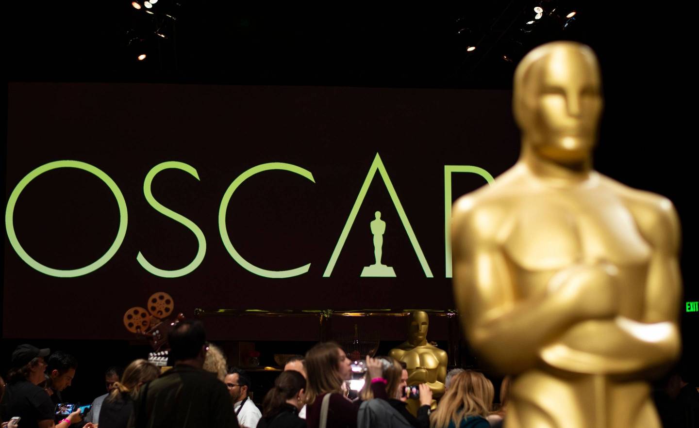 Oscar Statue