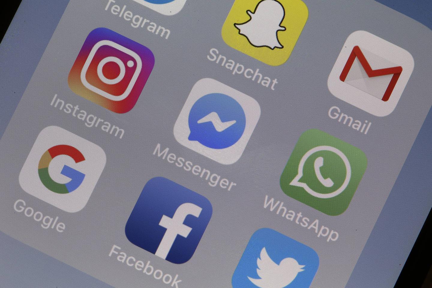 Facebook Announced Plans To Integrate WhatsApp, Instagram And Messenger : Illustration