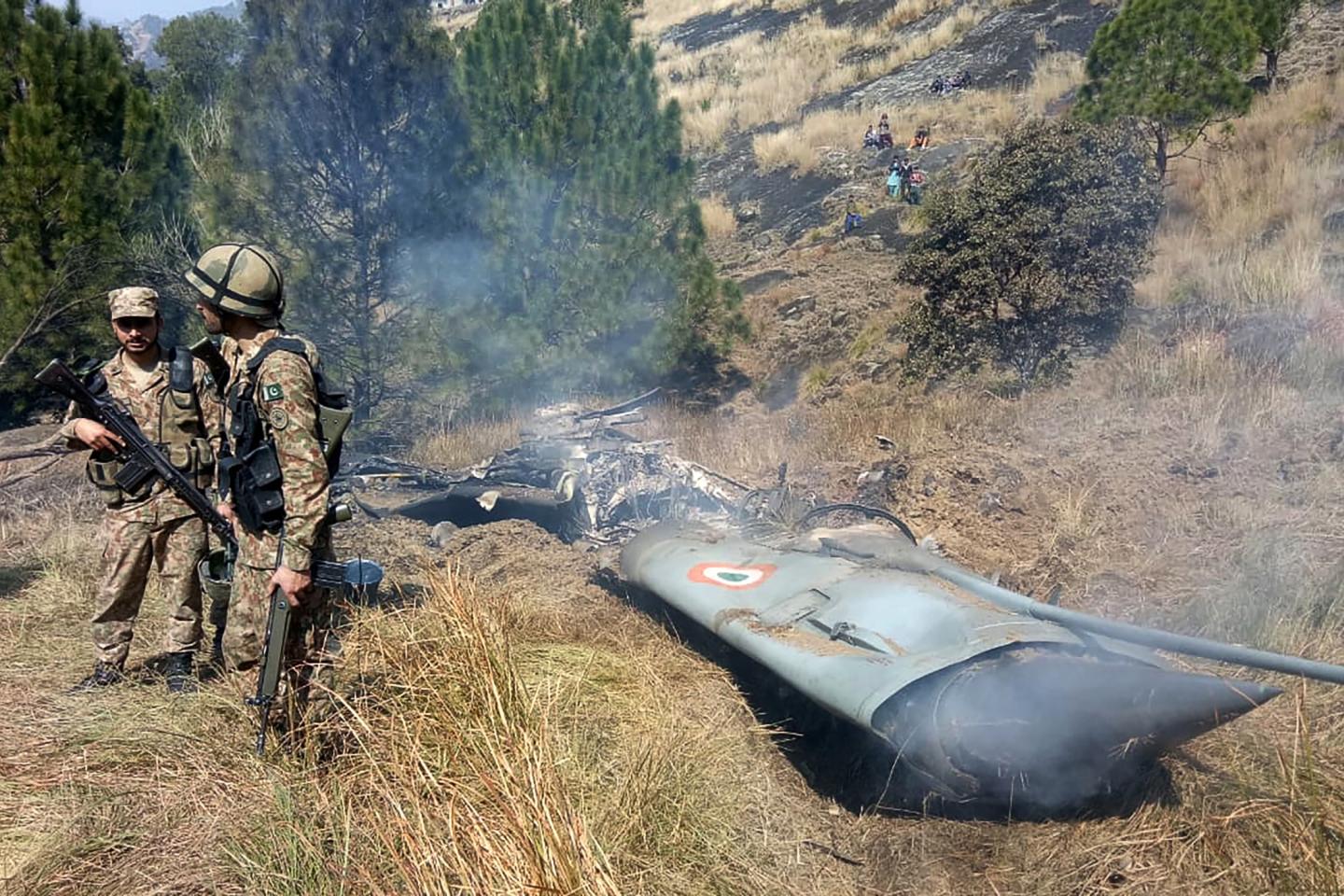 PAKISTAN-INDIA-KASHMIR-CONFLICT-MILITARY