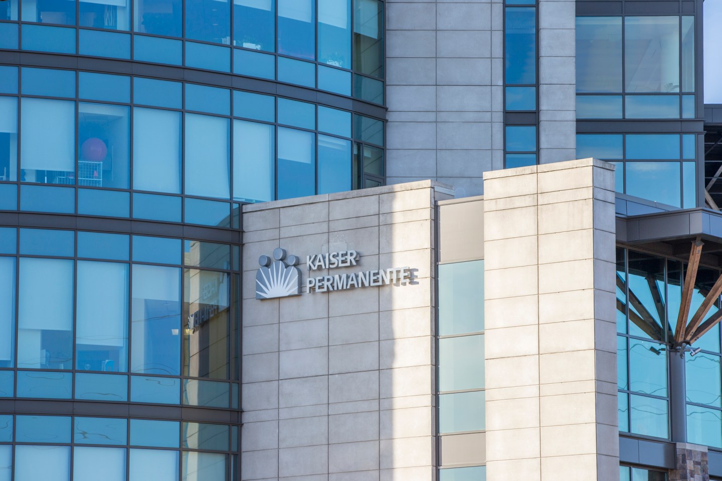Kaiser Permanente sign on its medical center building