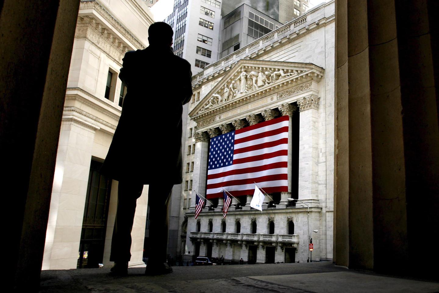 wall-street-shrinking-earnings