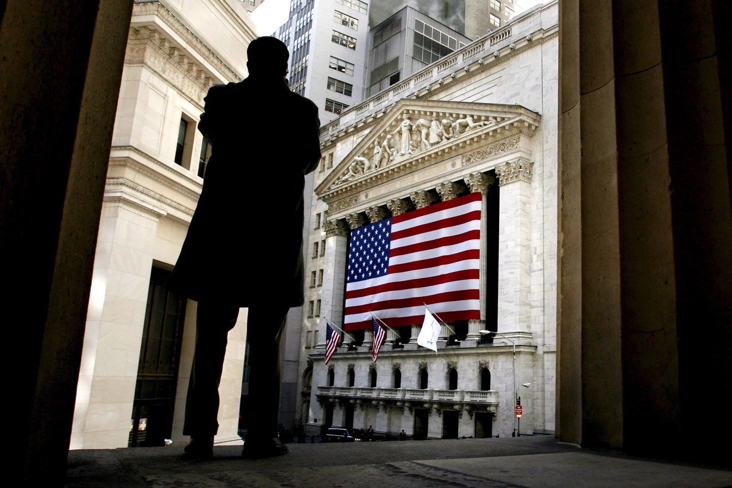 wall-street-shrinking-earnings