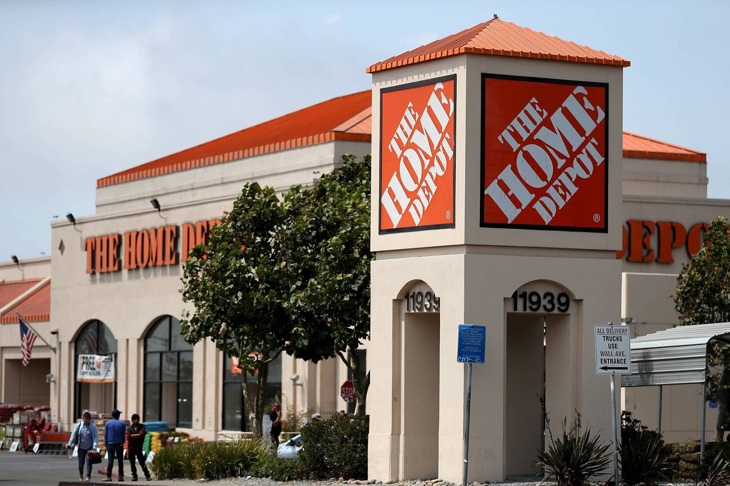 Home Depot hiring 80,000 spring seasonal workers
