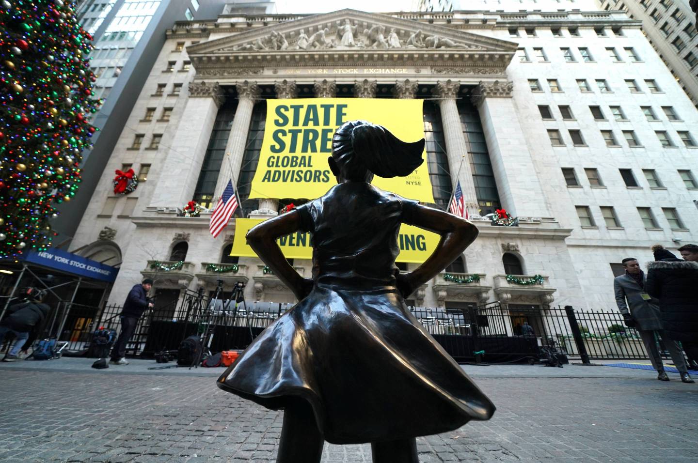 US-ECONOMY-NYSE-STATUE