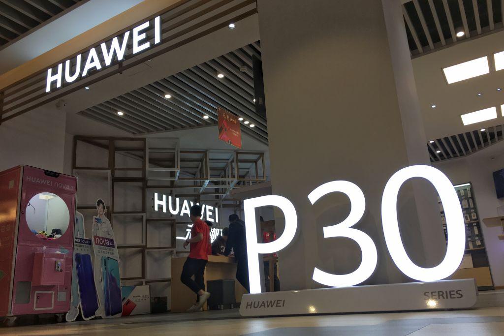 Huawei P30 And P30 Pro At Store In Fuzhou