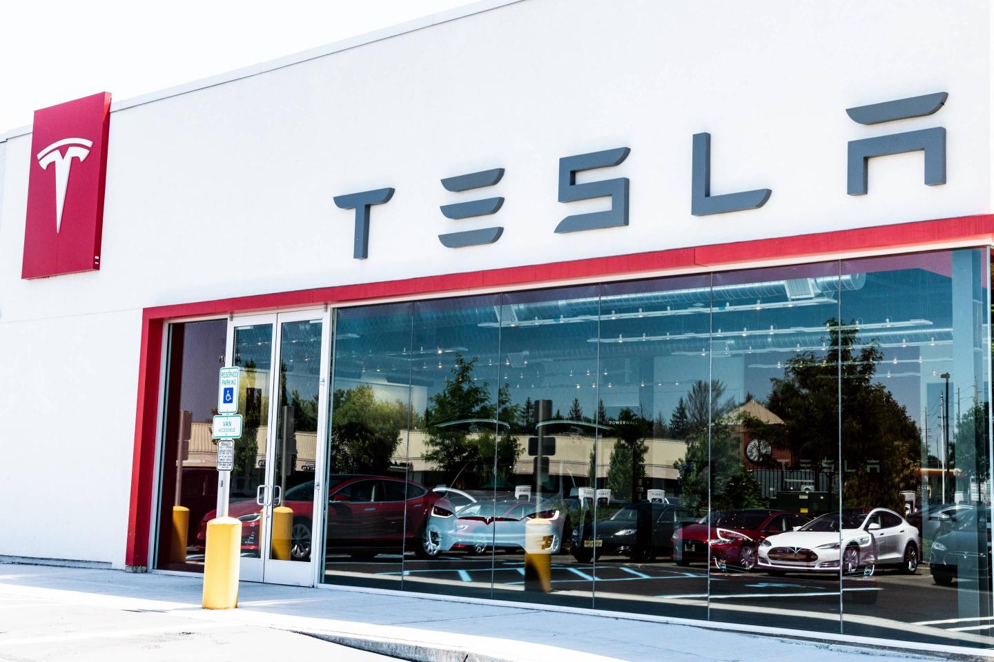 Tesla store in Paramus, New Jersey