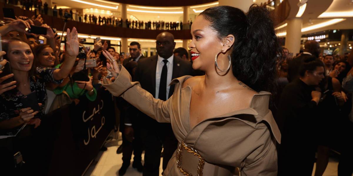 Rihanna Gets A Luxury Fashion House With LVMH for Her Fenty Brand Fortune