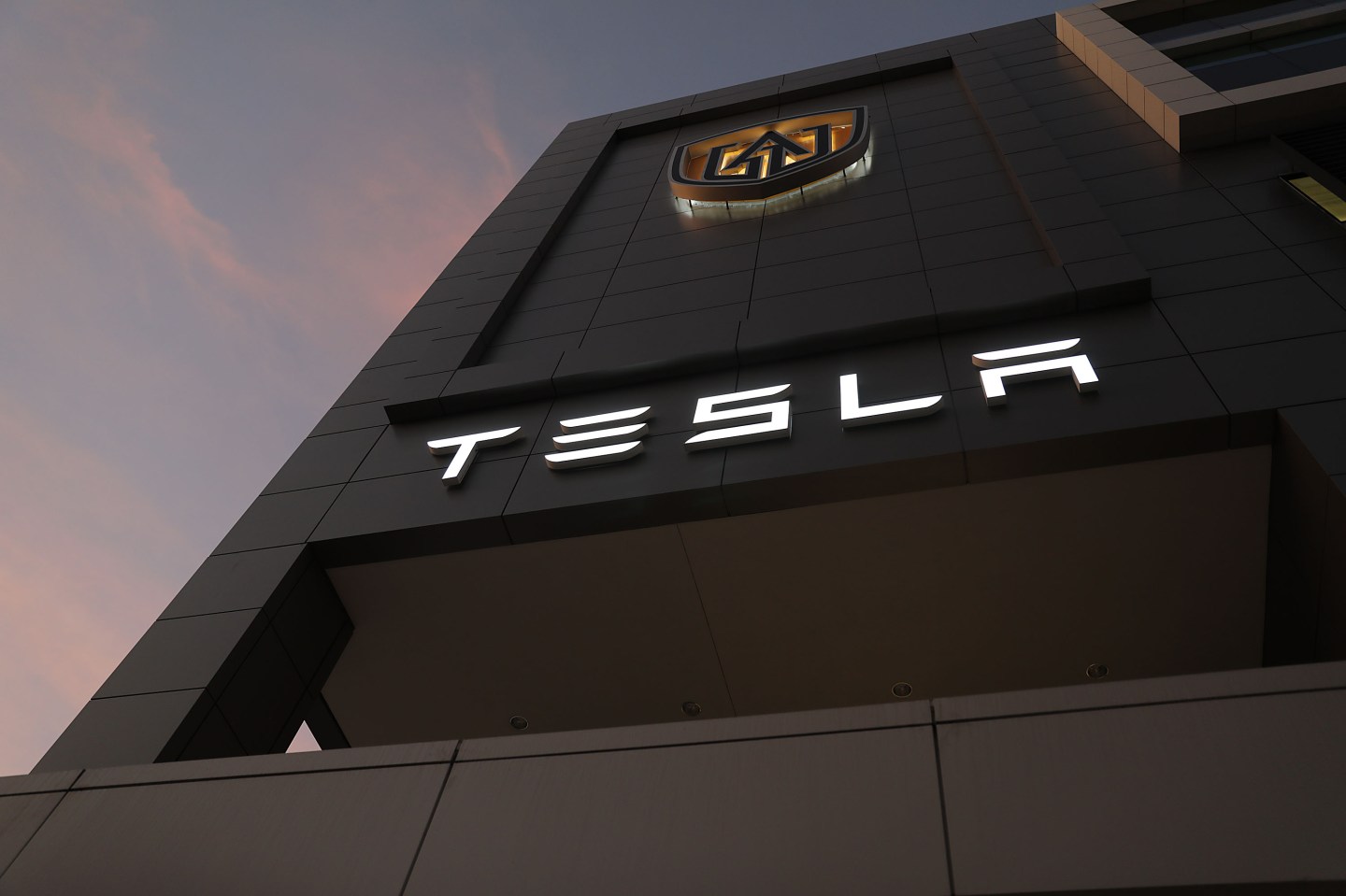 Tesla Stock Falls As Company's Q4 Numbers Miss Expectations