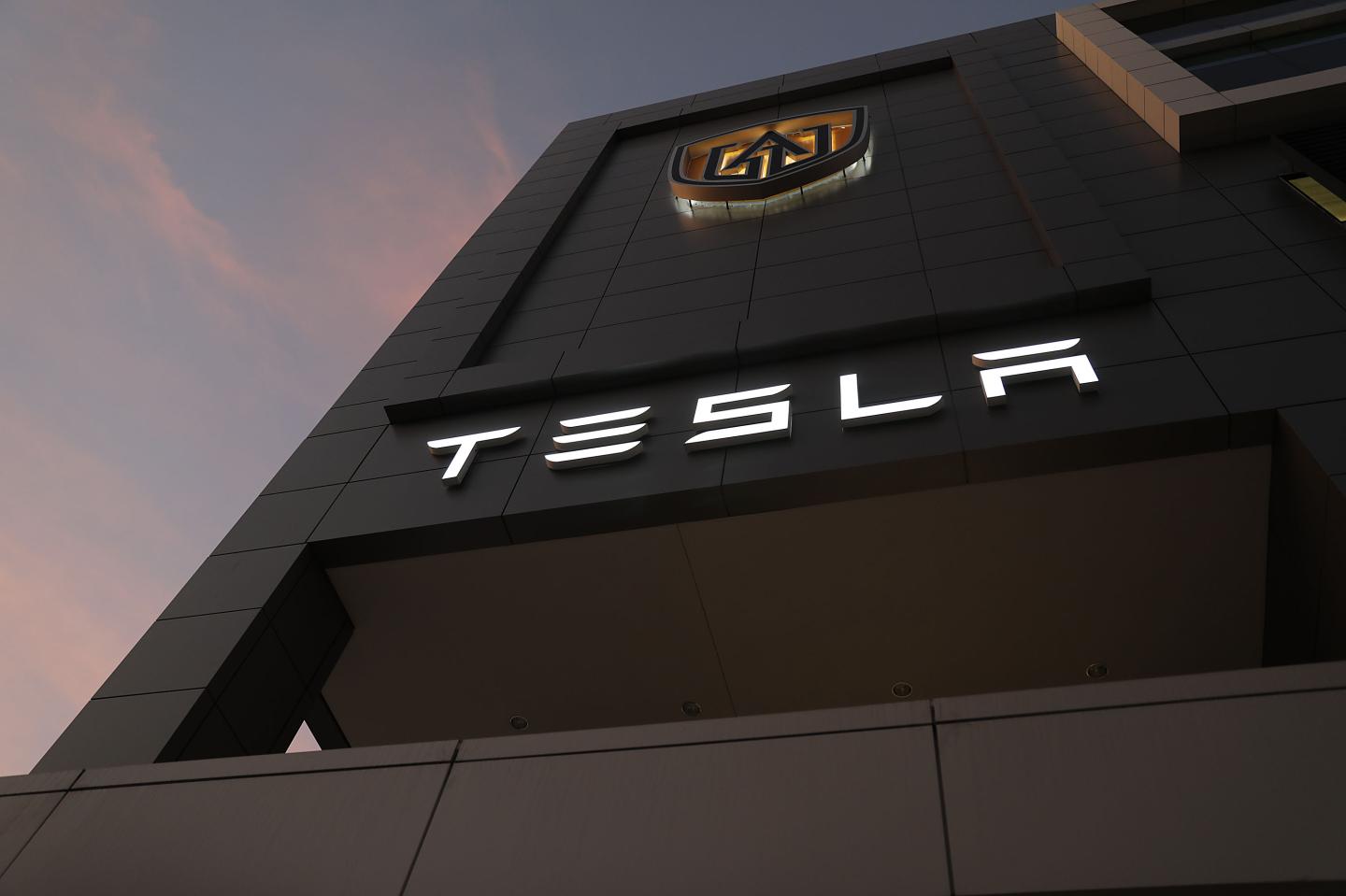 Tesla Stock Falls As Company's Q4 Numbers Miss Expectations