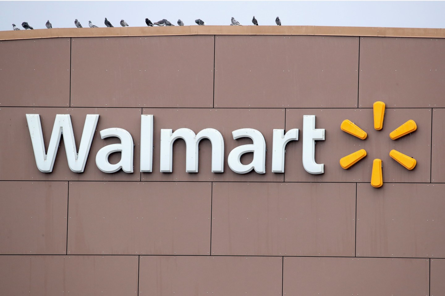 Walmart To Raise Its Minimum Raise To 11 Dollars An Hour
