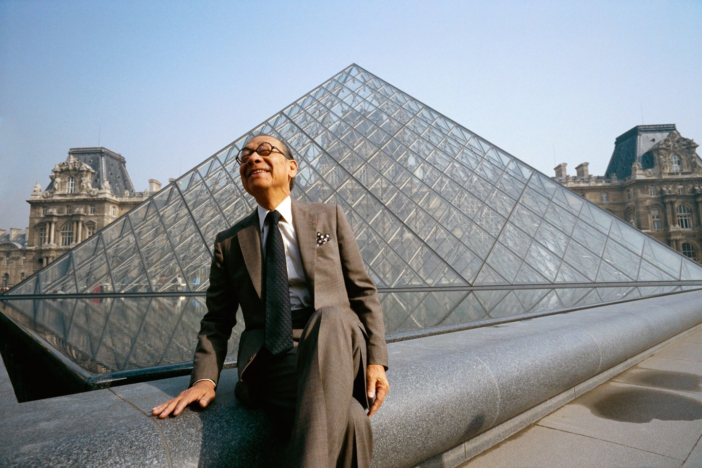 I.M. Pei-architect-buidings-louvre pyramid-01