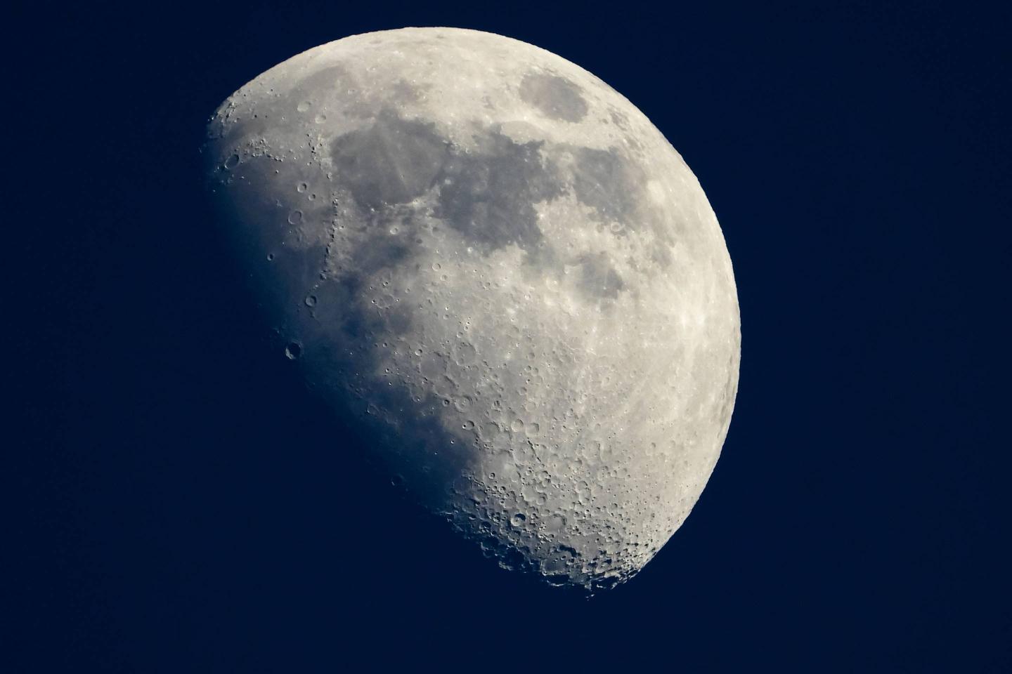 TOPSHOT-US-MOON-SCIENCE