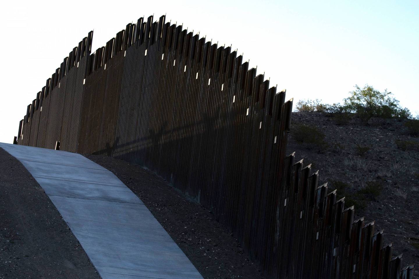 US-MEXICO-BORDER-WALL-MIGRATION