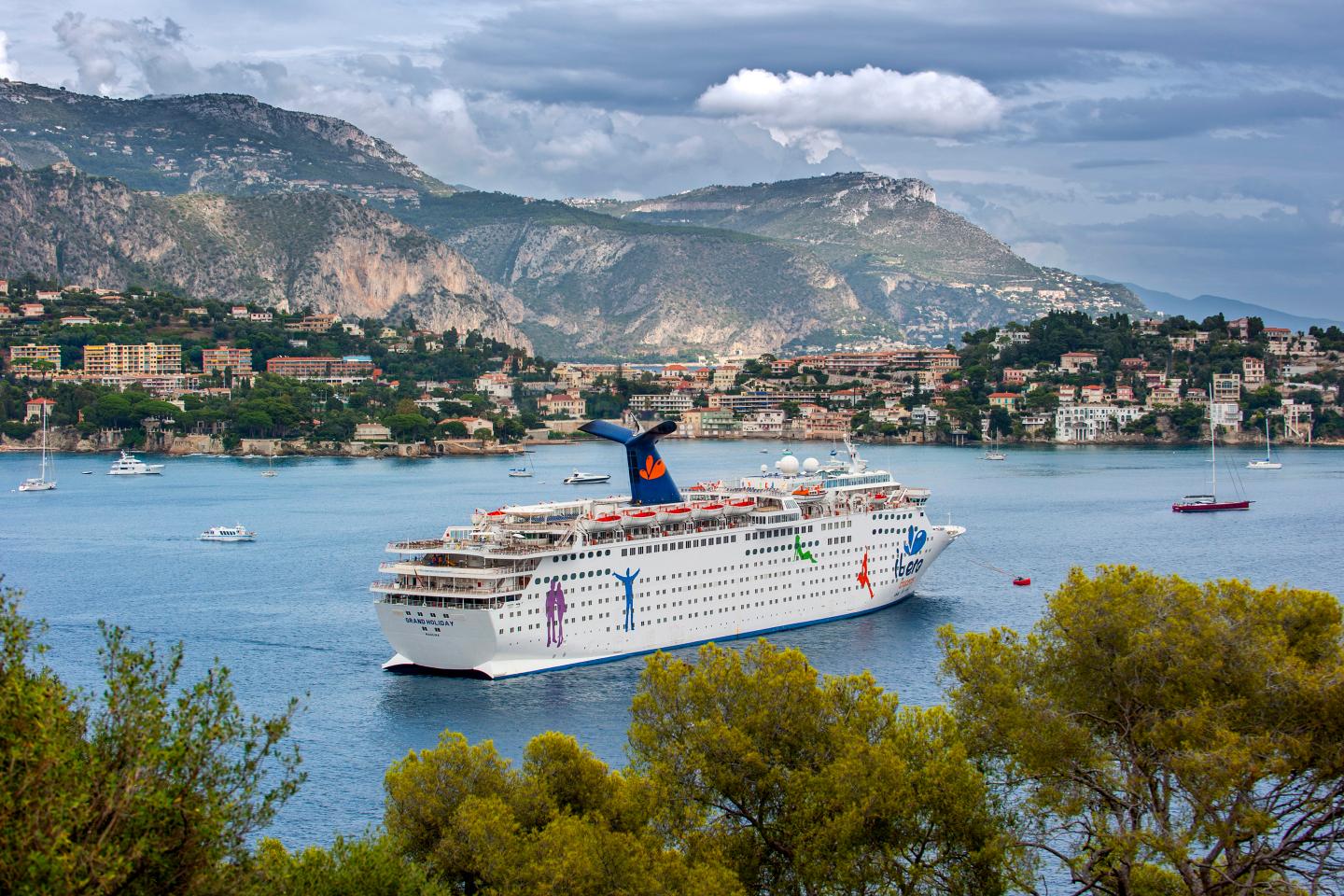 carnival cruise ship europe-ms grand holiday