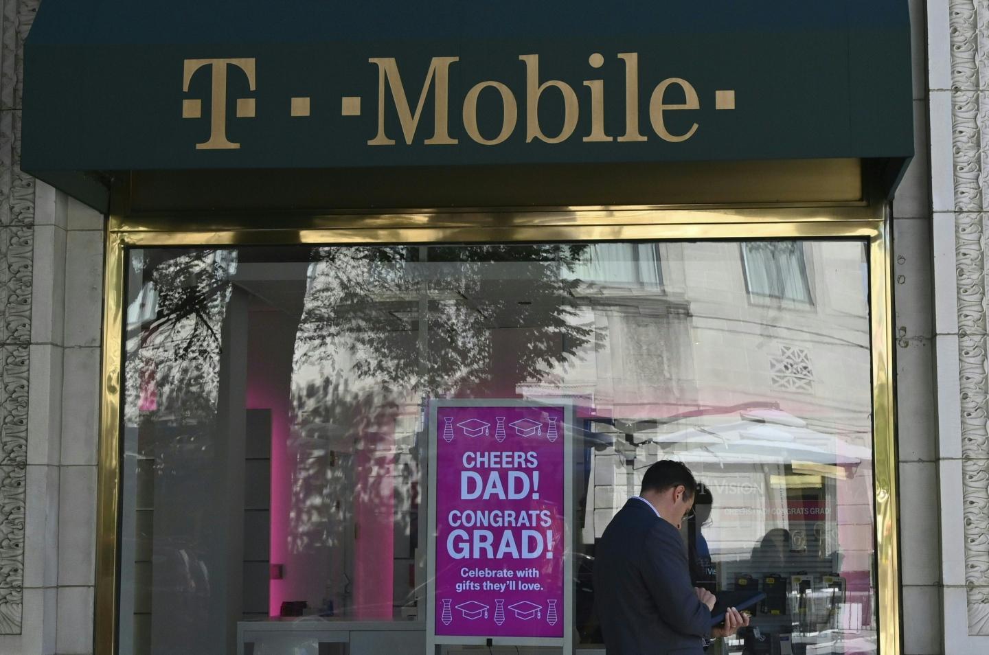 US-TELECOMMUNICATIONS-T-MOBILE