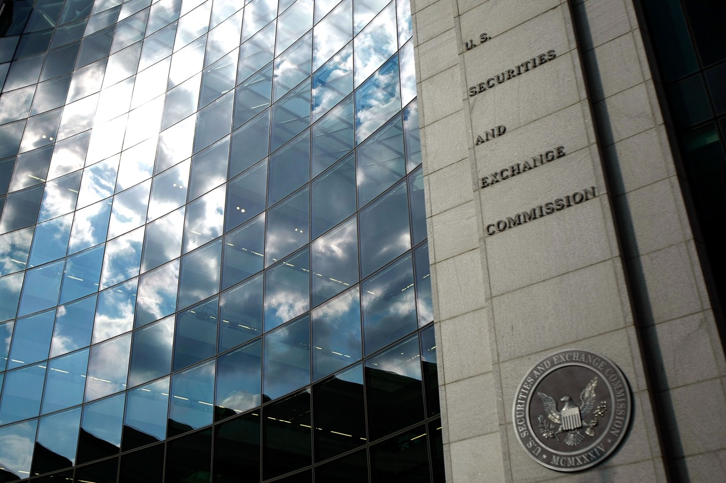 SEC Under Fire As Wall Street Investment Banks Falter