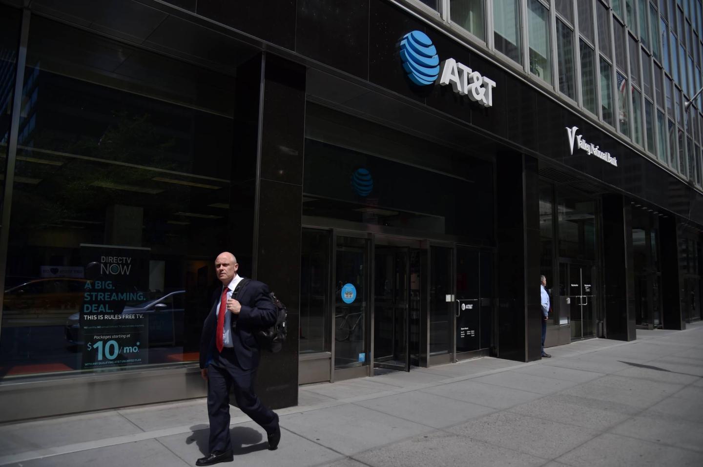 US-ECONOMY-AT&amp;T