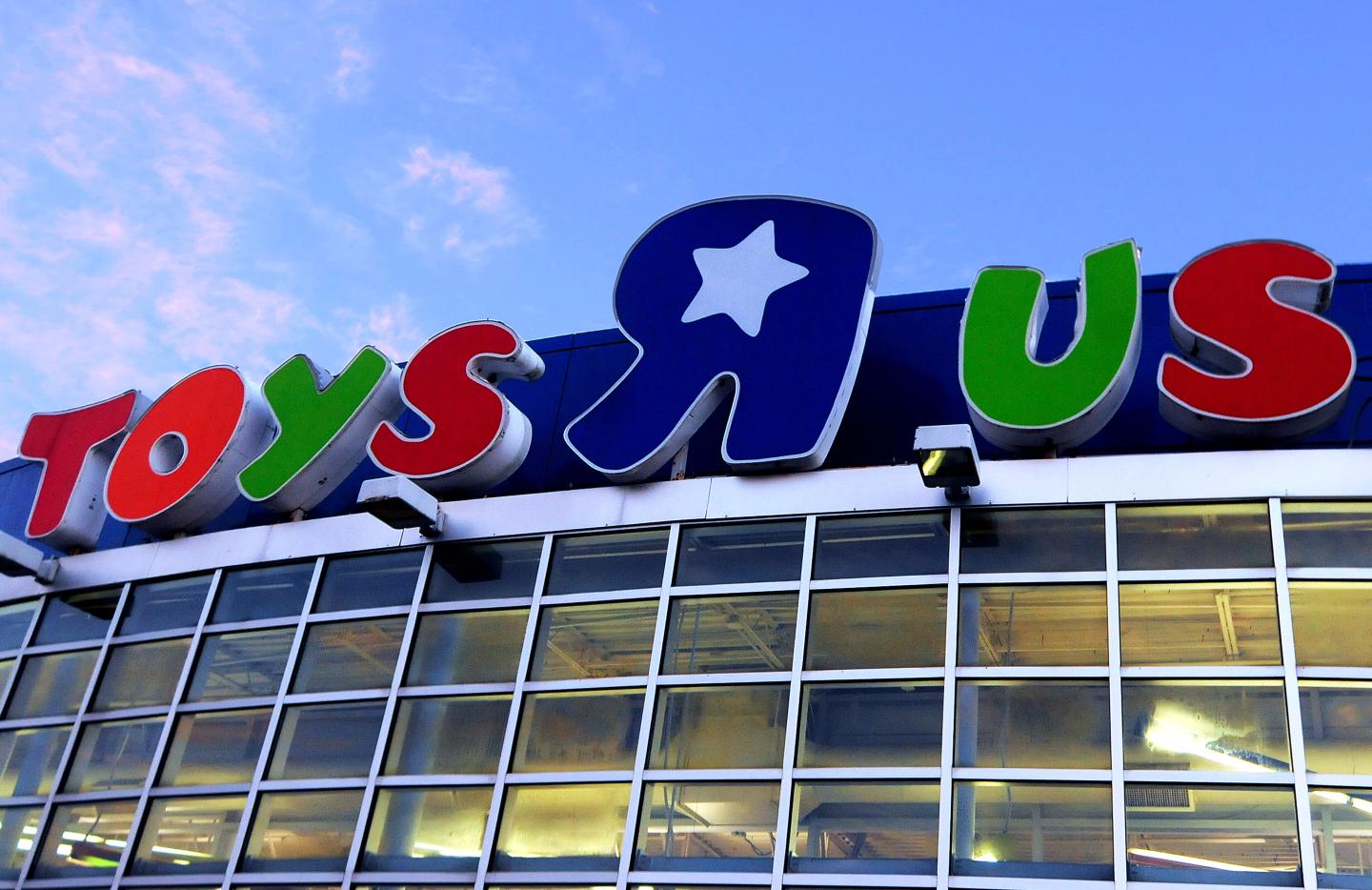 Toys R Us Comeback Is Inching Forward With 2 Stores