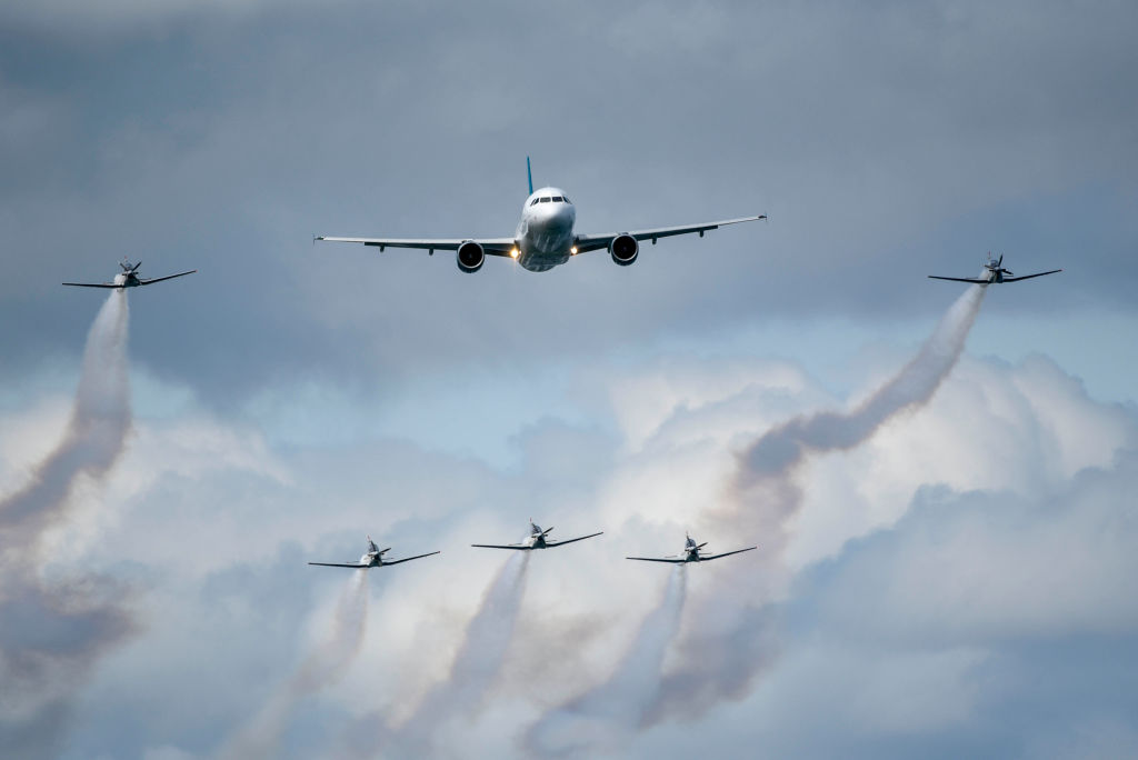 Airbus A320 flies with plane escorts at Bray Air Display