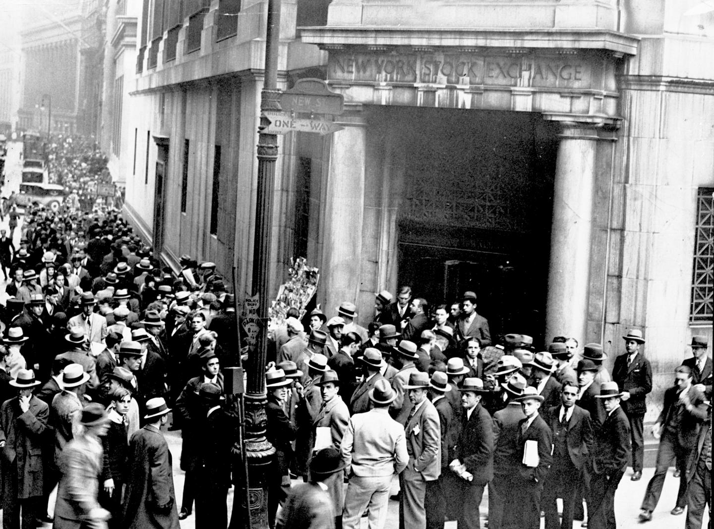 New York Stock Exchange , Scores milled about the entrance t