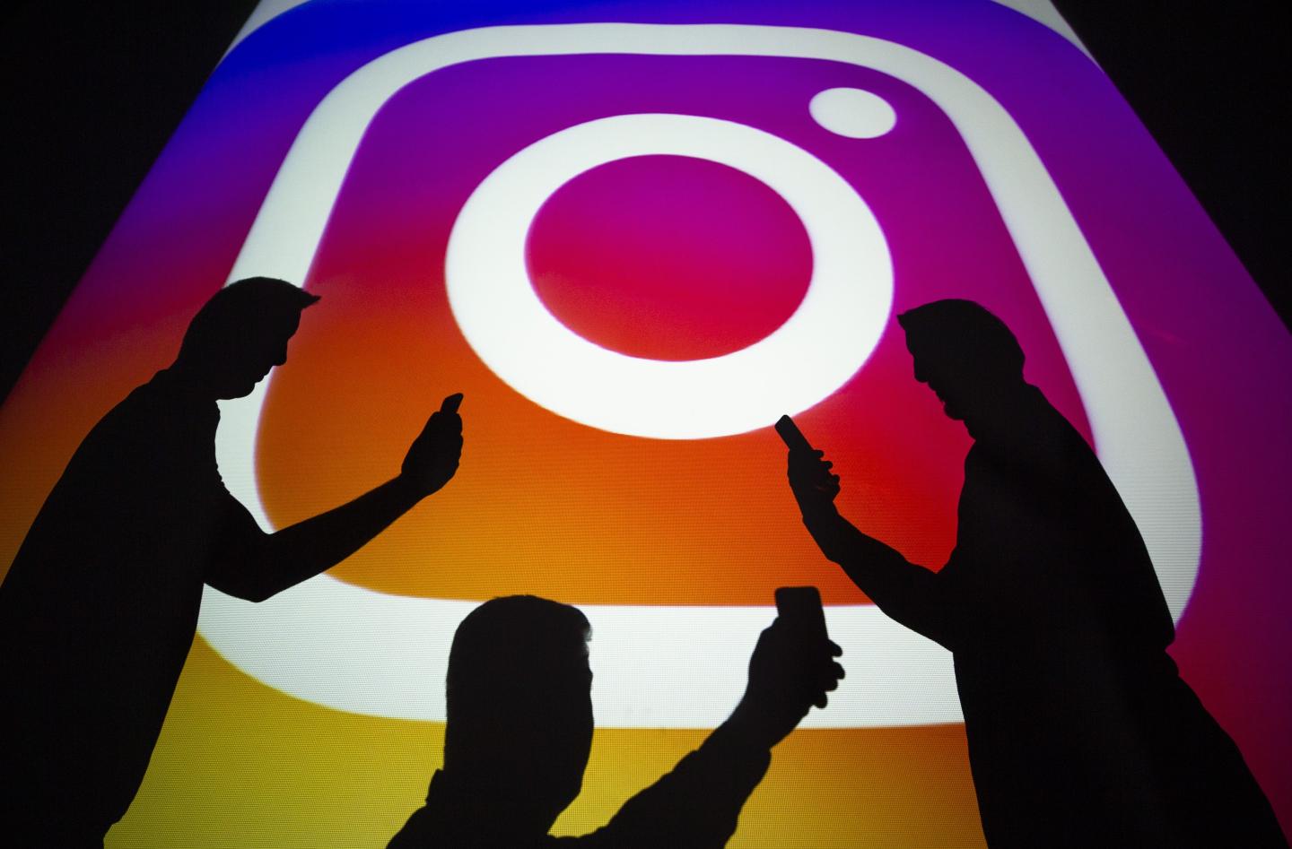Millions View Fake Instagram Privacy Policy Shared by Rick Perry, Megan Rapinoe, Usher, and Julia Roberts