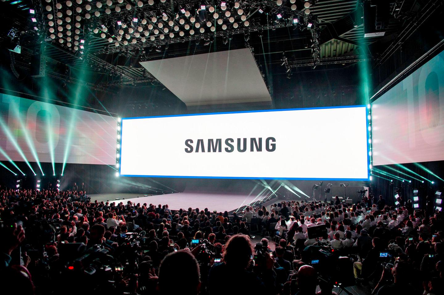 US-IT-LIFESTYLE-SAMSUNG-FOLD