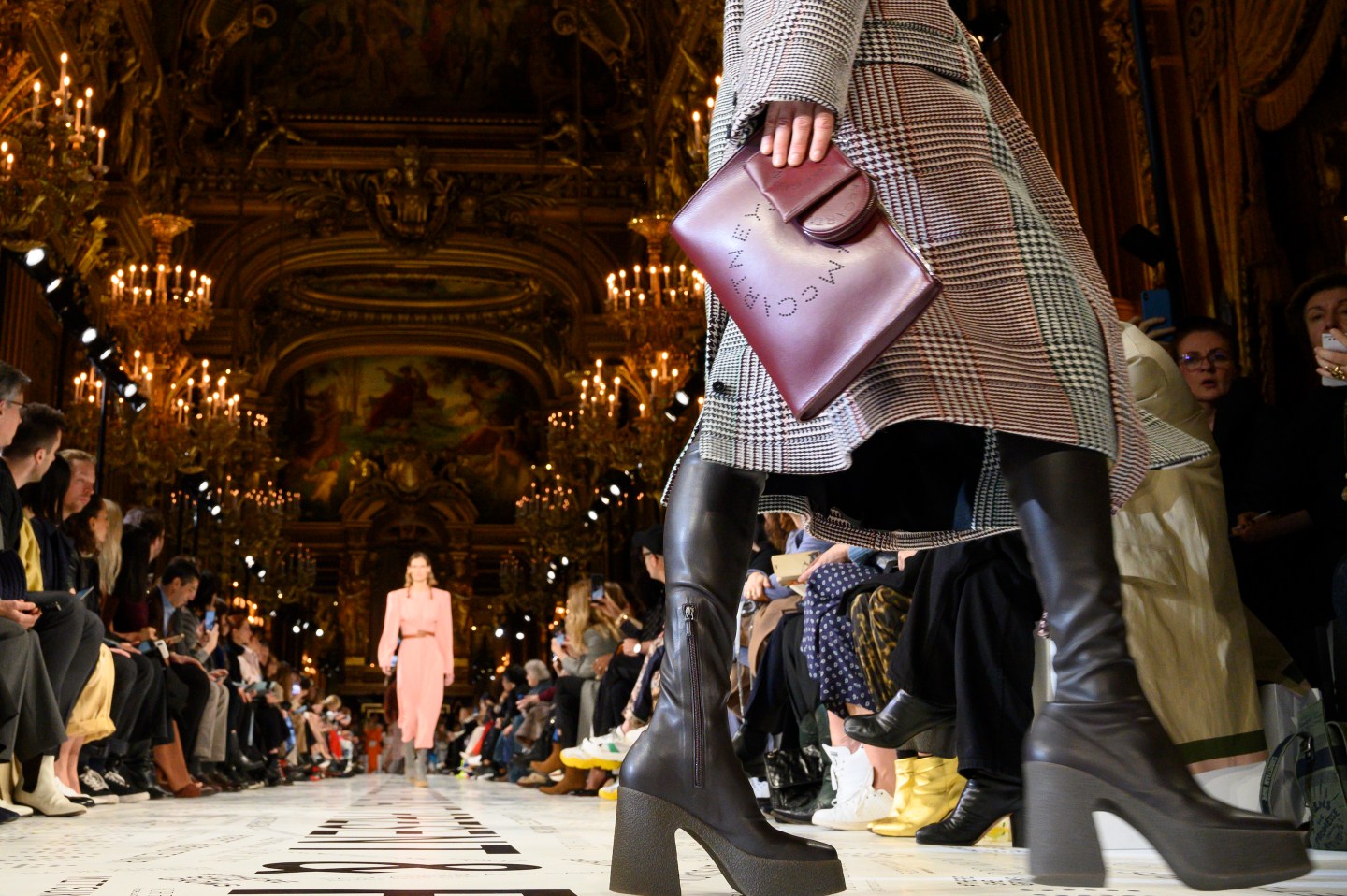 Stella McCartney : Runway - Paris Fashion Week Womenswear Fall/Winter 2019/2020