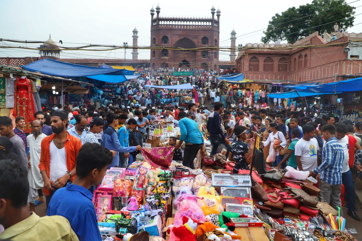 sunday market in old delhi