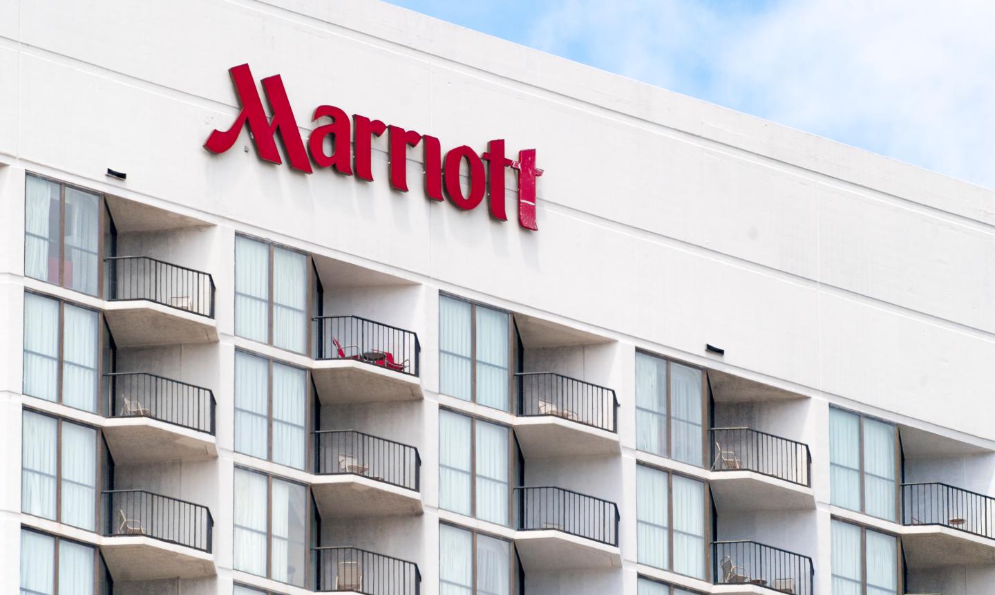 marriott-hotels-mini-shampoo