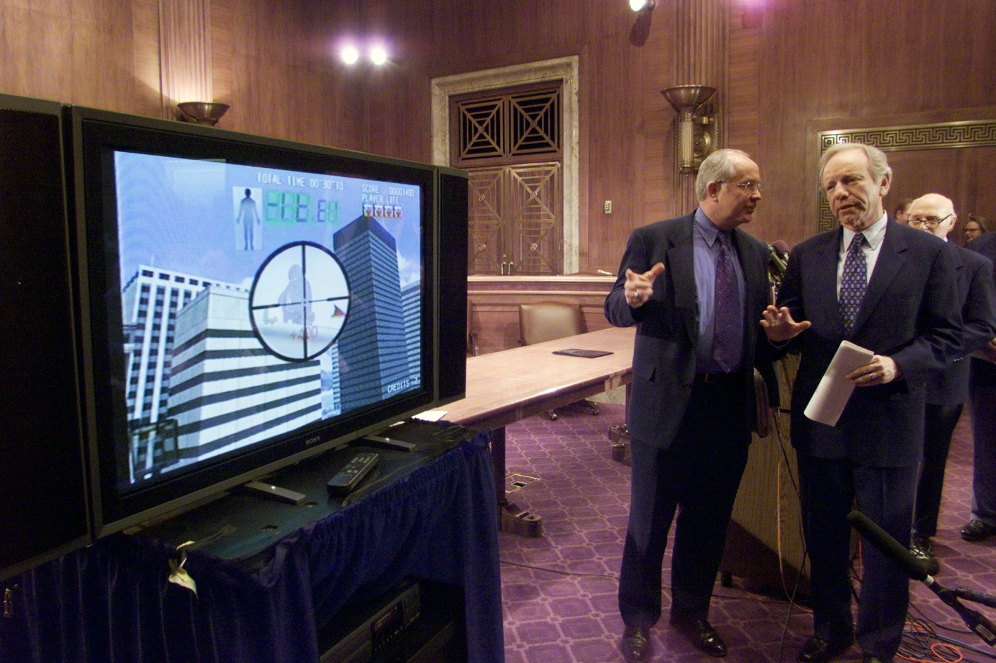 Sen. Joseph Lieberman (D-Conn.) watches videos with David Wa