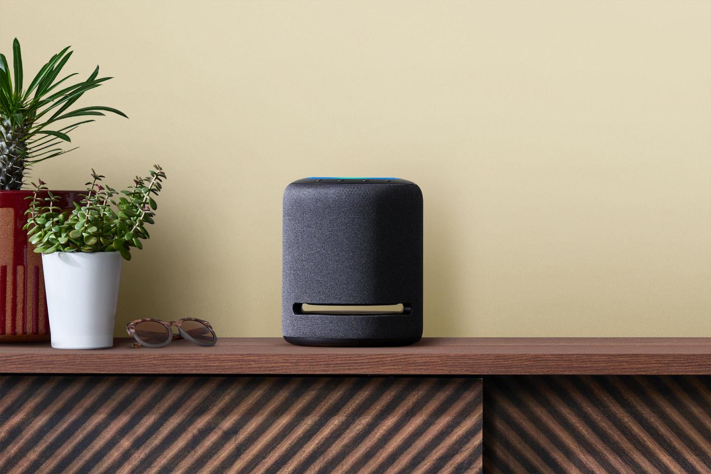 Amazon Echo Studio sidetable