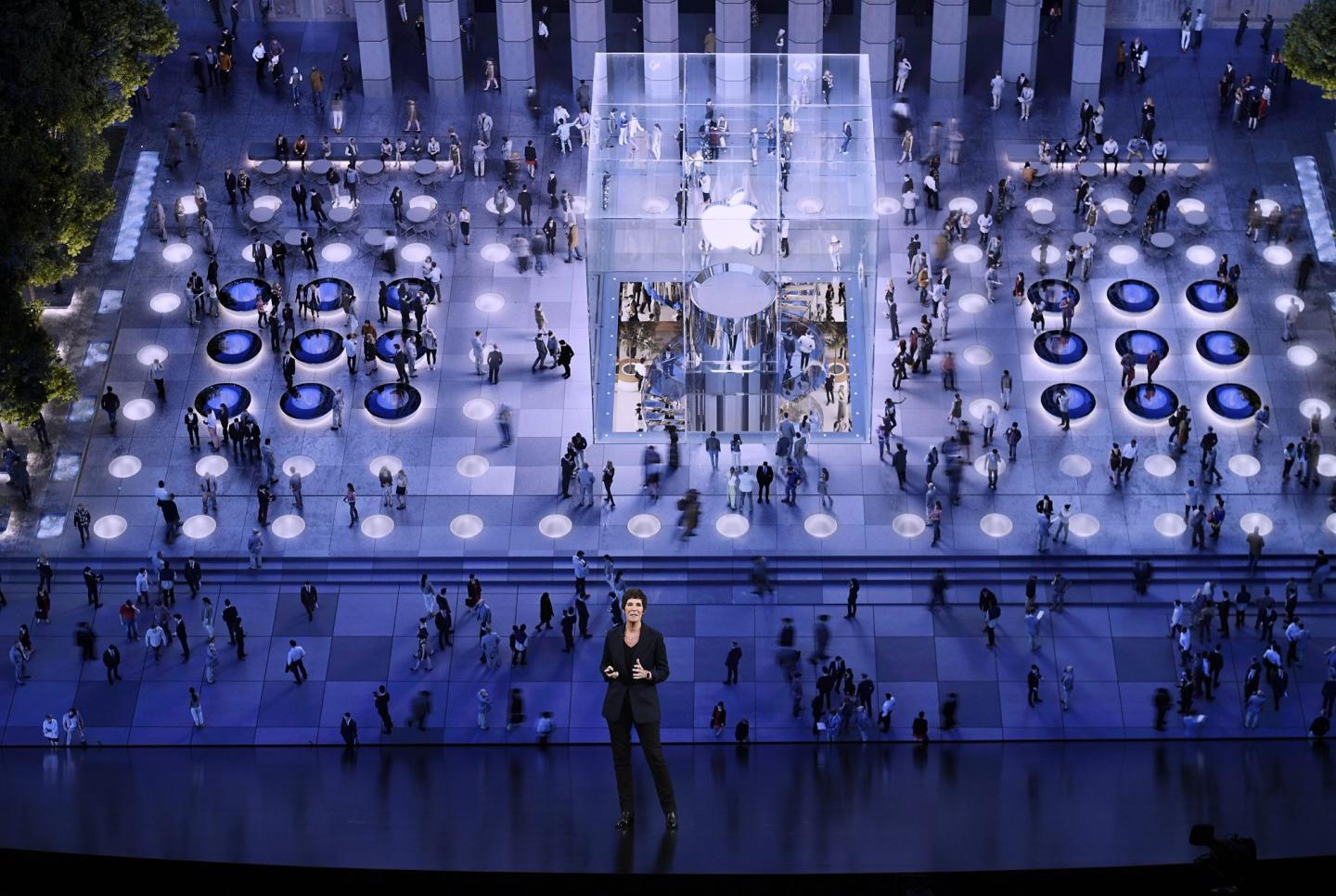 apple head of retail Deirdre O'Brien
