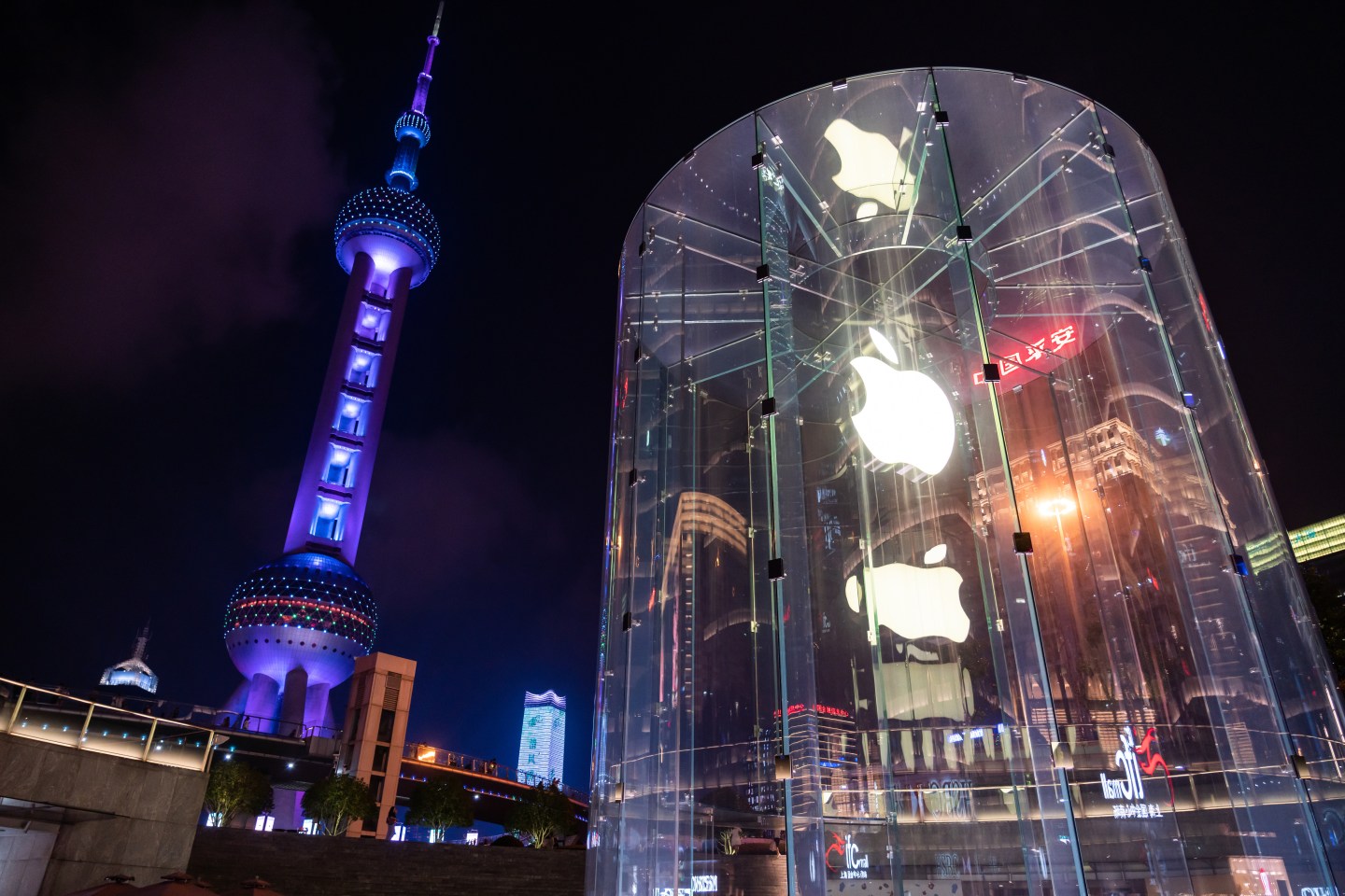SHANGHAI, CHINA - 2019/09/08: American multinational technology company Apple store and logo seen in Shanghai with Oriental Pearl Tower in the background. (Photo by Alex Tai/SOPA Images/LightRocket via Getty Images)